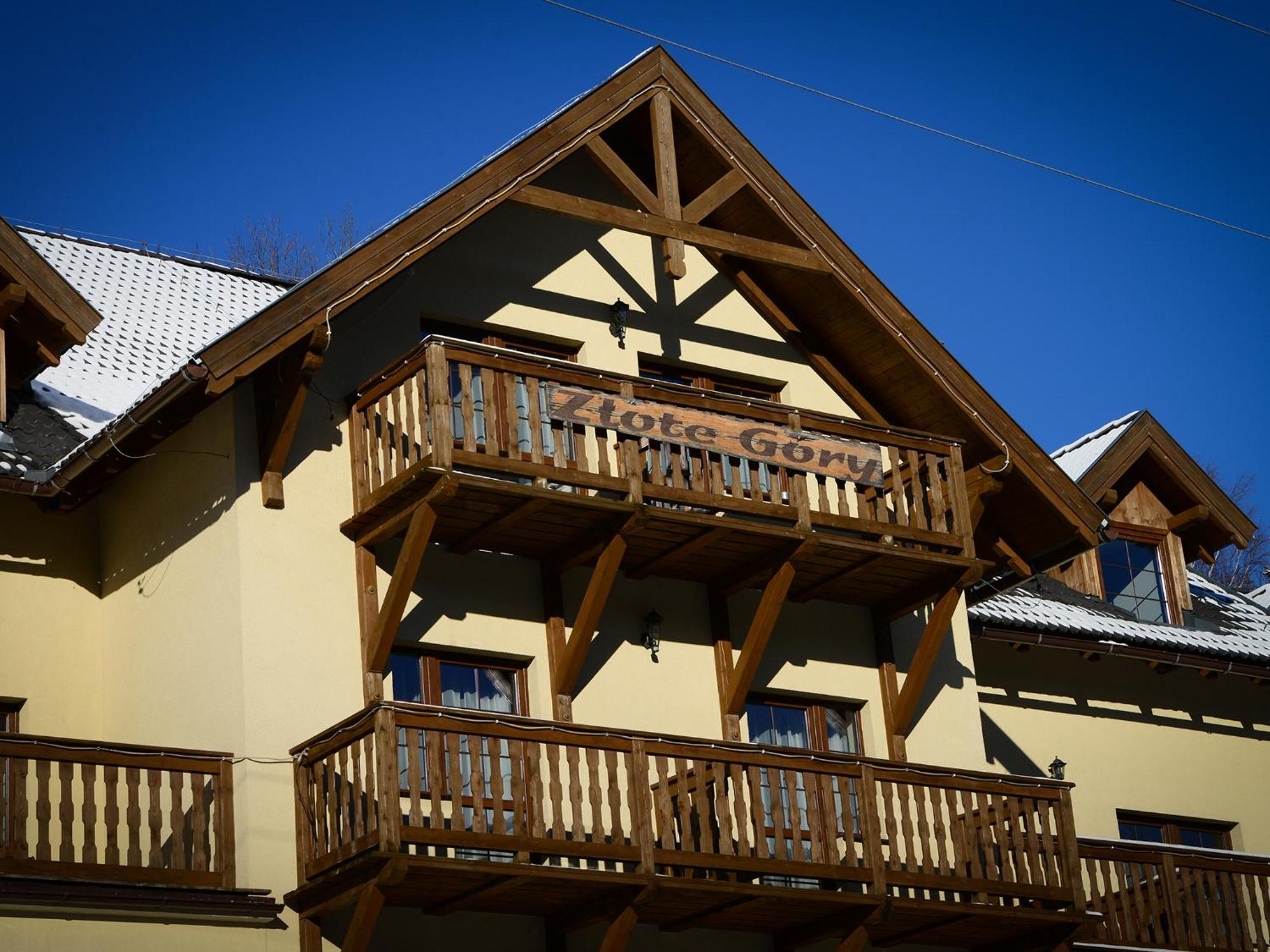 Zlote Gory - Czarna Gora Bed & Breakfast Sienna  Exterior photo