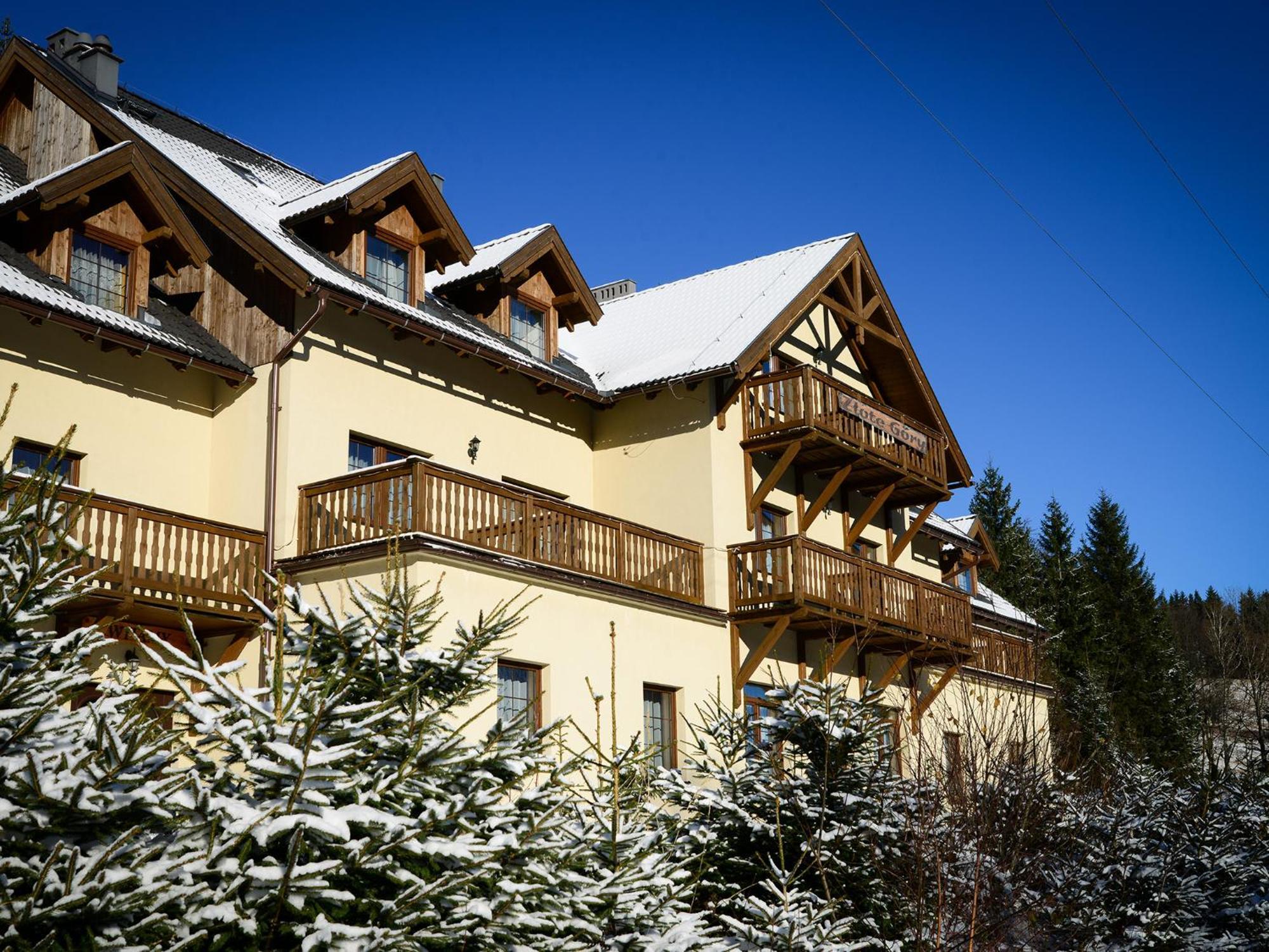Zlote Gory - Czarna Gora Bed & Breakfast Sienna  Exterior photo